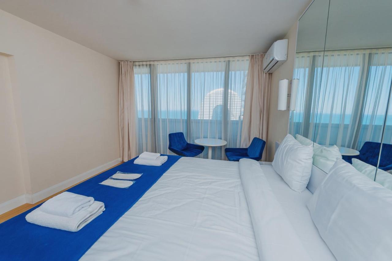 Aparthotel ~ Orbi City ~ バトゥーミ エクステリア 写真