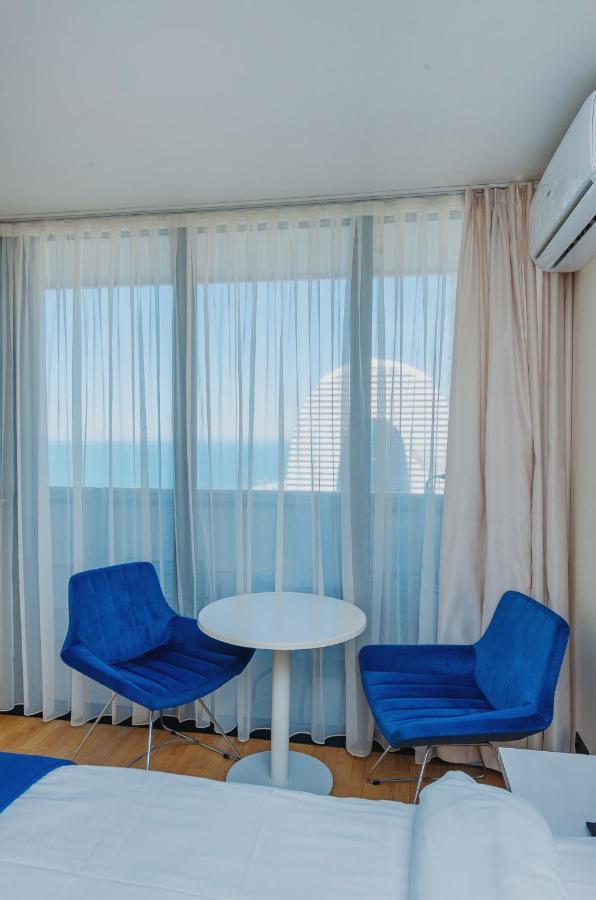 Aparthotel ~ Orbi City ~ バトゥーミ エクステリア 写真