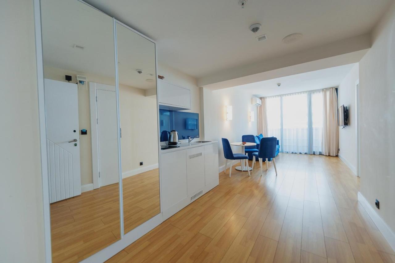 Aparthotel ~ Orbi City ~ バトゥーミ エクステリア 写真