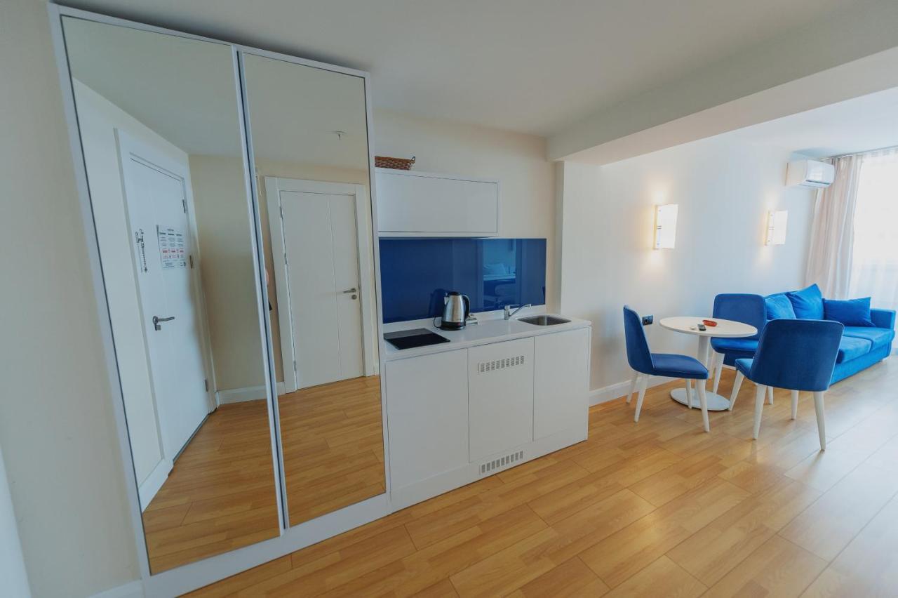 Aparthotel ~ Orbi City ~ バトゥーミ エクステリア 写真
