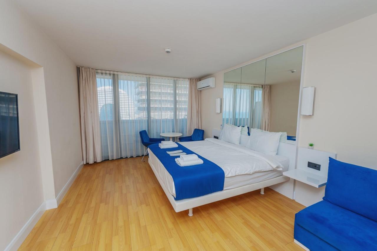 Aparthotel ~ Orbi City ~ バトゥーミ エクステリア 写真